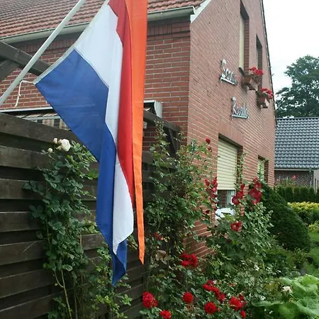 Sara's Rosenhof Bed & Breakfast 3*